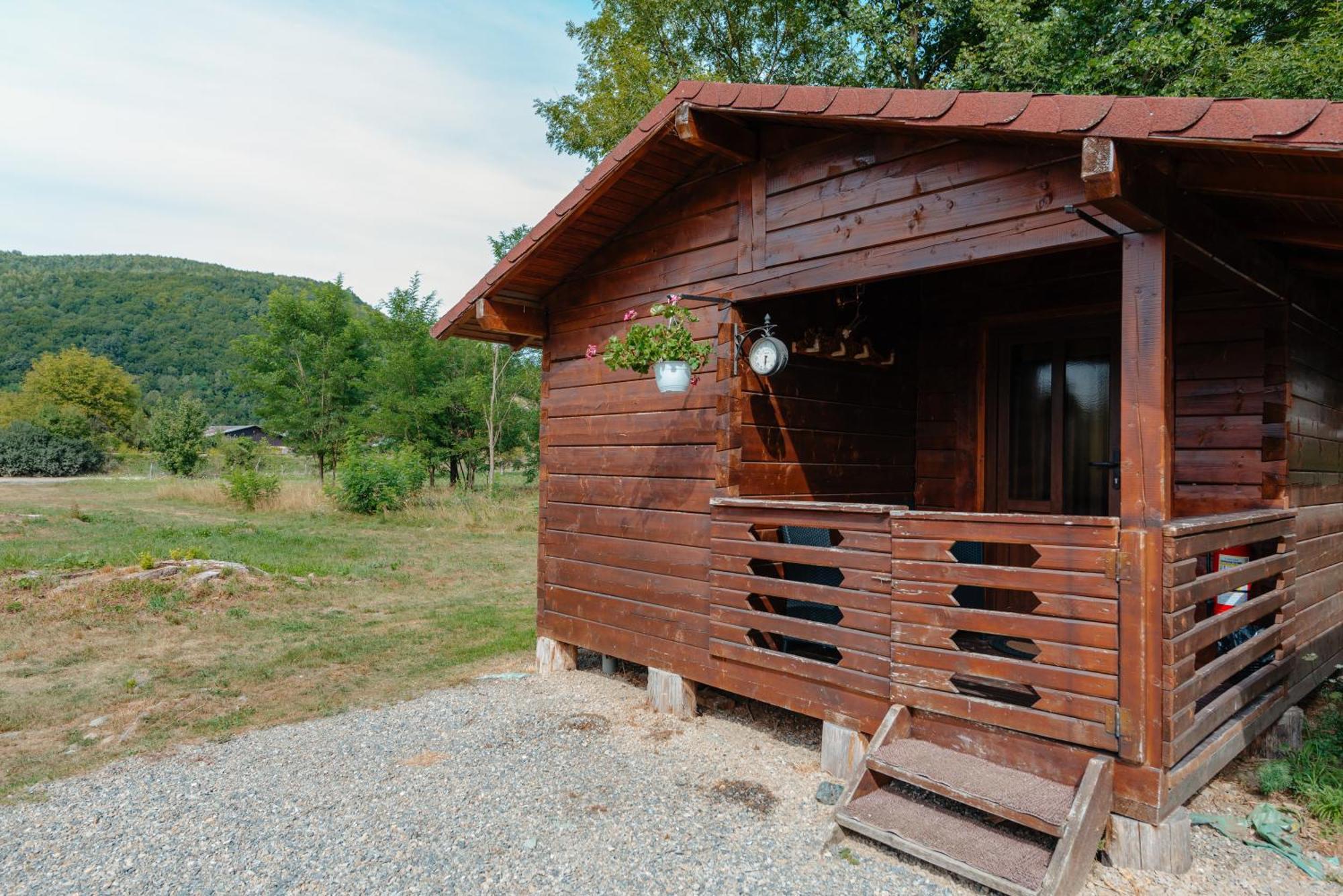 Pensiunea Mirabilandia Negreni Exterior photo