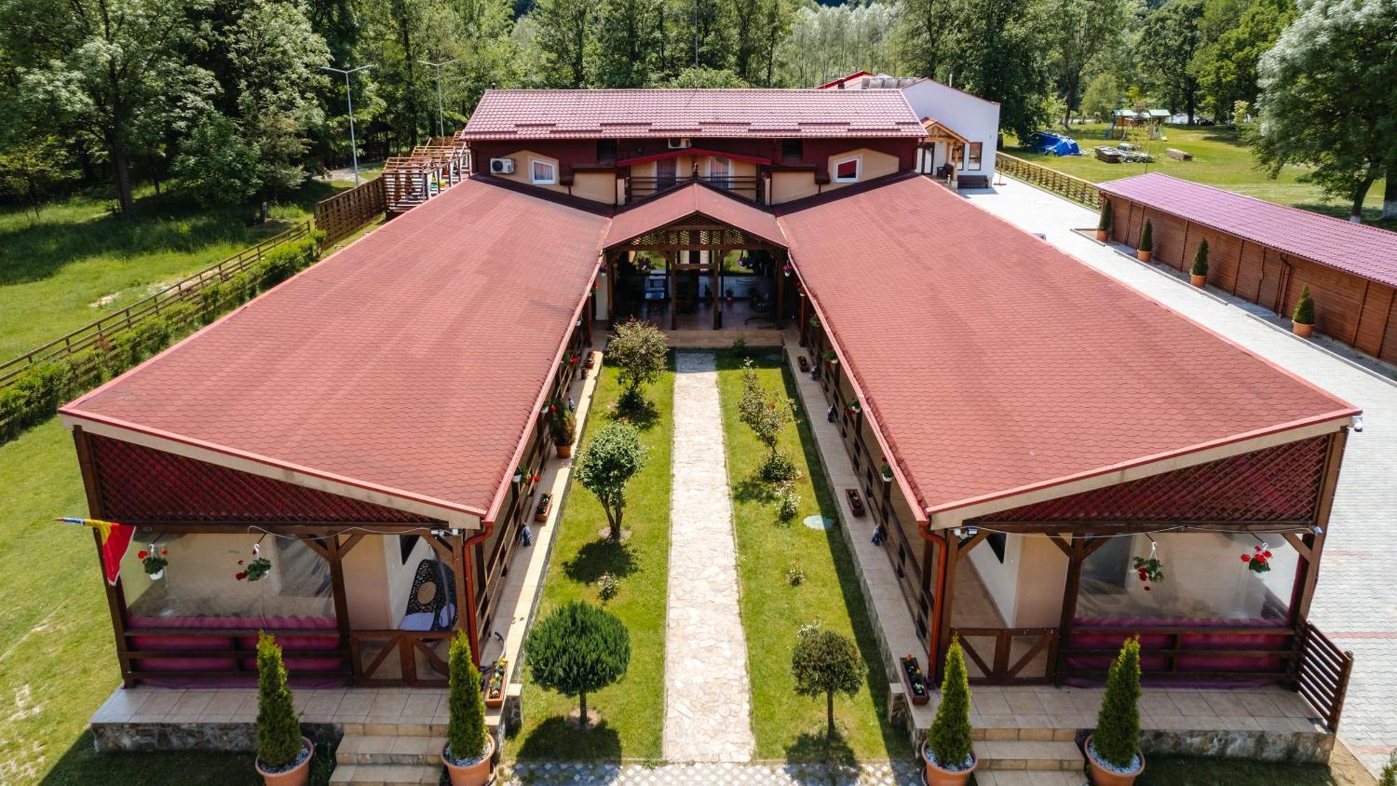 Pensiunea Mirabilandia Negreni Exterior photo