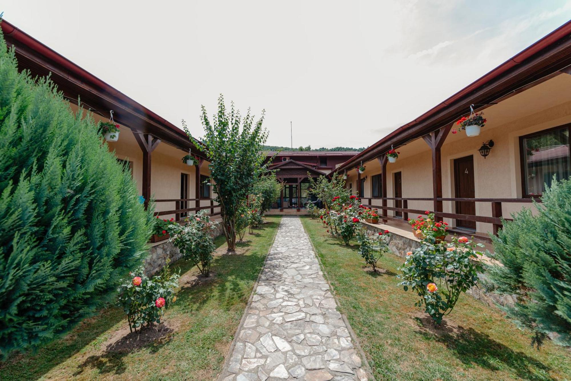 Pensiunea Mirabilandia Negreni Exterior photo